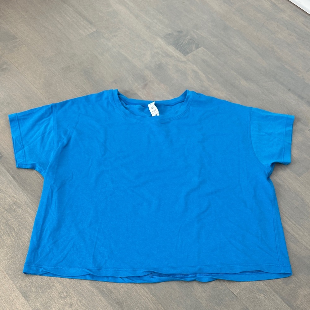 Lululemon Athletica Cates T shirt Size 4 .  Perfect!